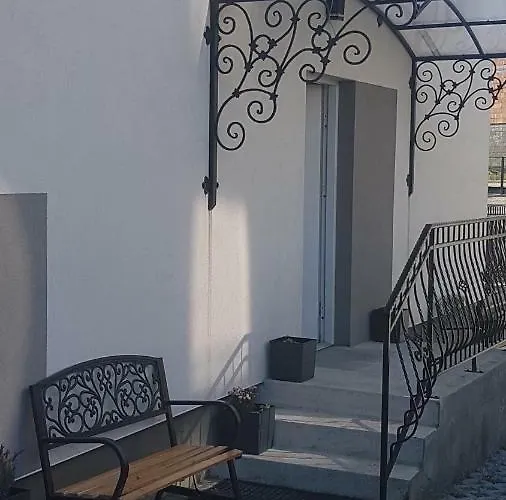 Andrus Rum i privatbostad *